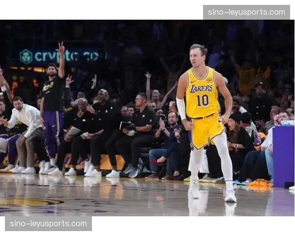 湖人三分命中率52.6% 肯纳德72.7%外线效率冠绝联盟